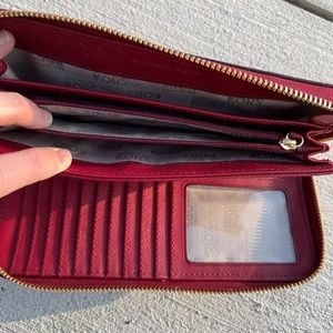 Michael Kors “Jet Set Leather Continental Wristlet” (wallet/wristlet/clutch) Red